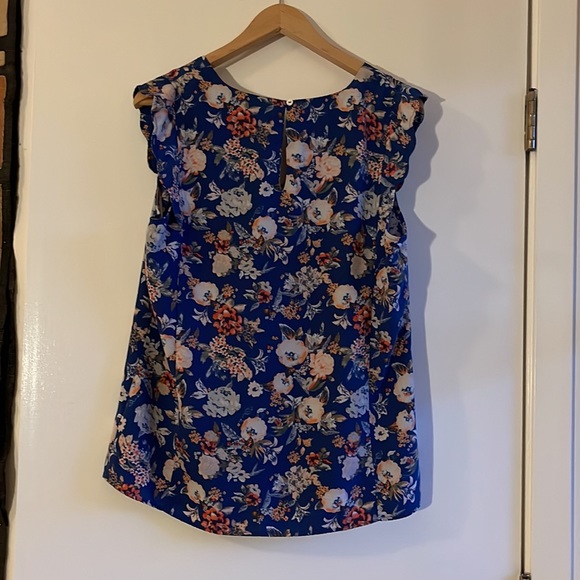 ⭐️ 41 Hawthorn floral top. So cute! Size L - Picture 6 of 6